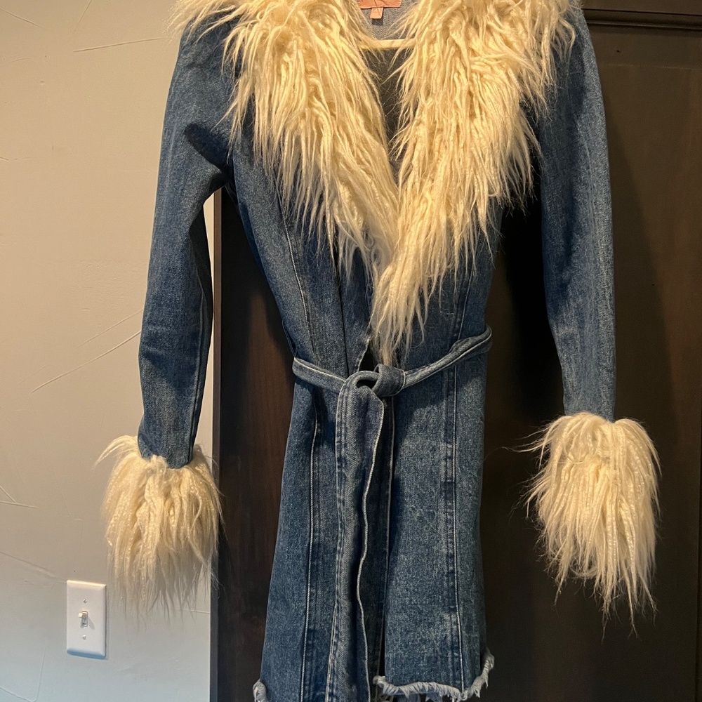 Show Me Your Mumu Penny Lane Faux Fur Denim Coat XS - Picture 2 of 3